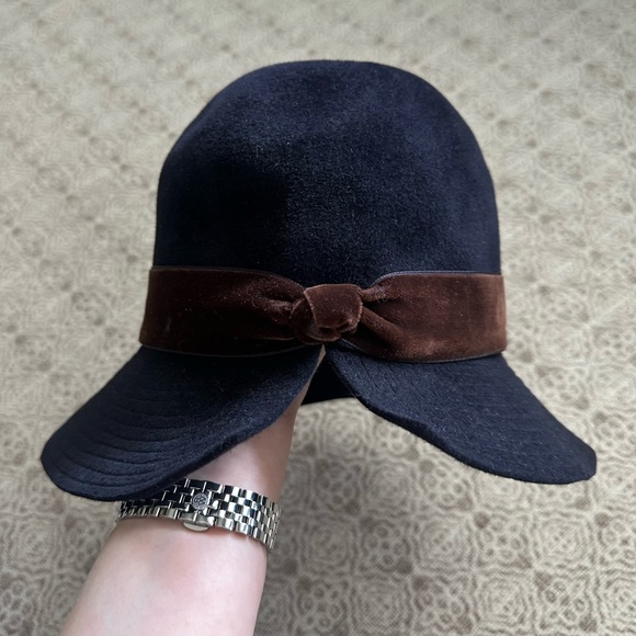 Lola Hats Black Felt Fedora With Brown Velvet Ribbon - Picture 4 of 8